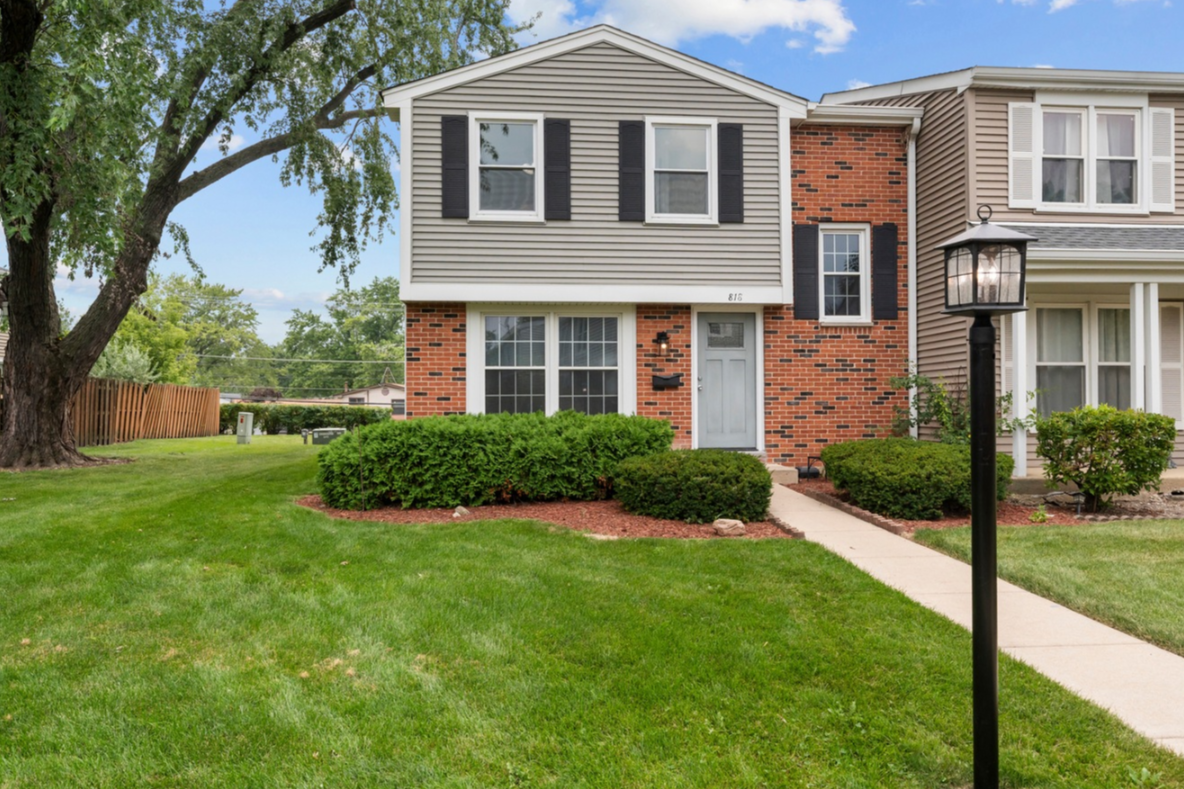 818 Lexington Cir Hanover Park IL townhome for sale