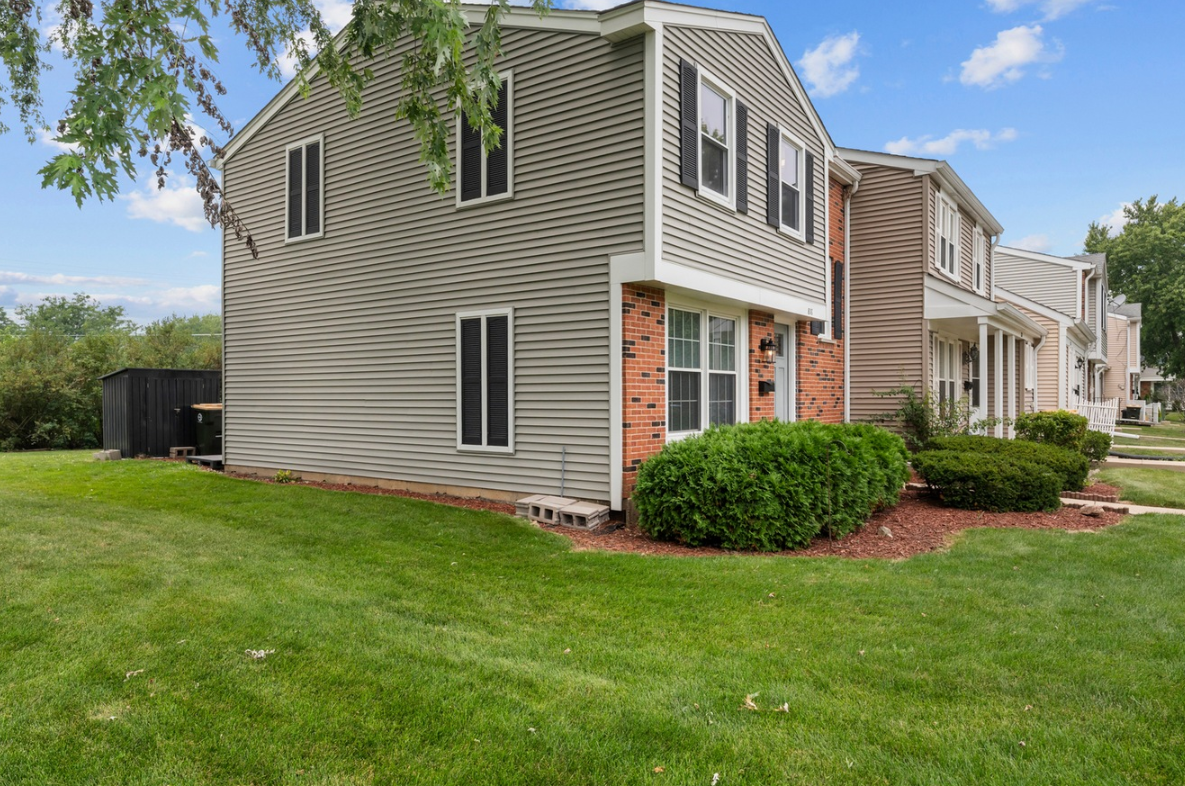 818 Lexington Cir Hanover Park IL side exterior view